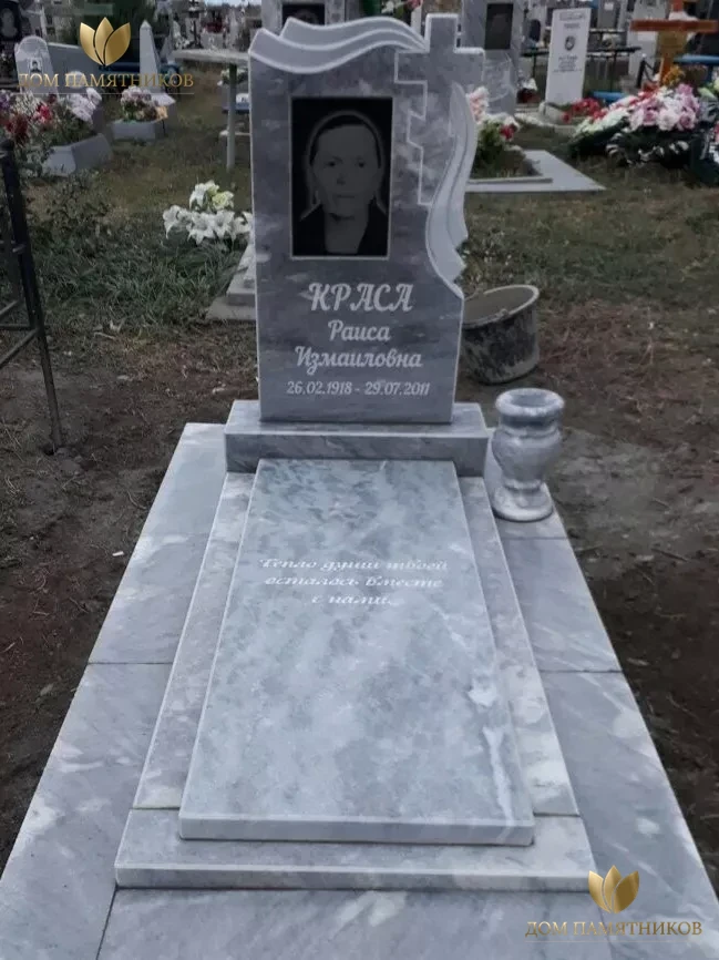 Памятник из мрамора Крест 18